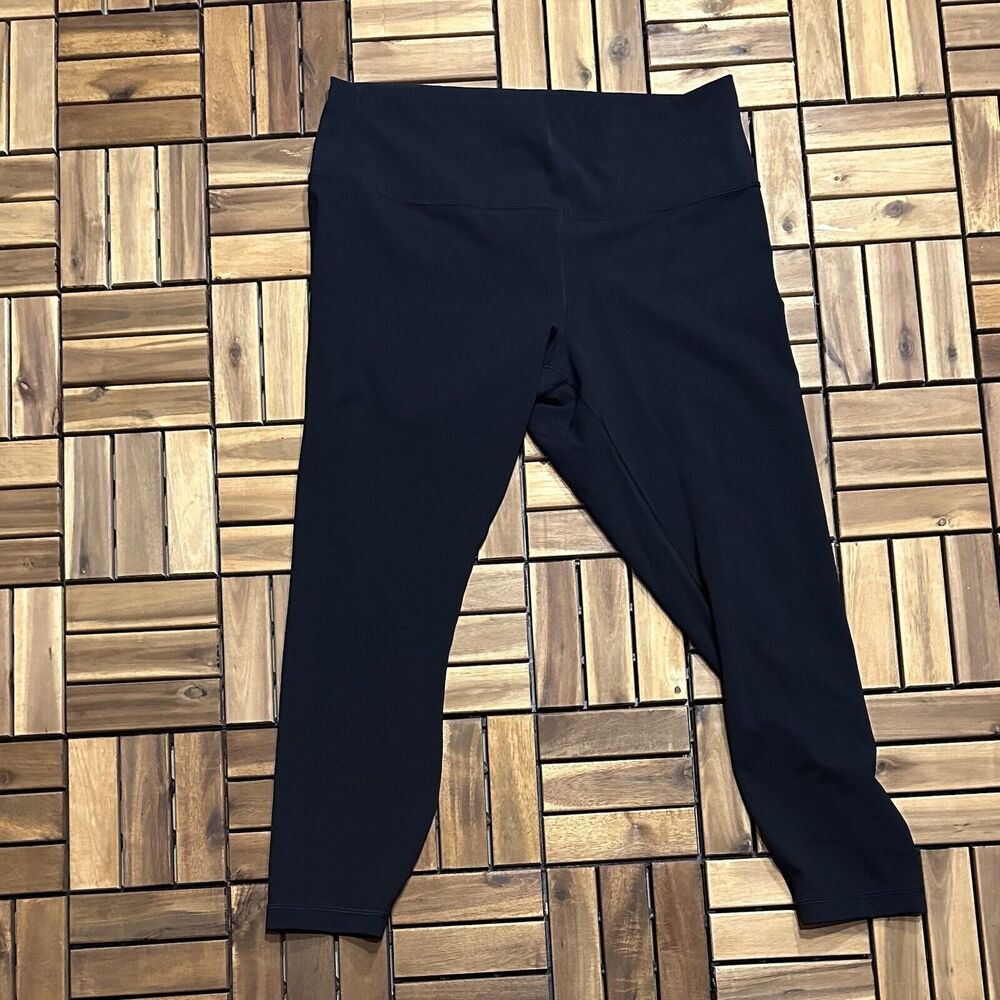 Lululemon Wowen’s Cropped Black Leggings Size 16 EUC